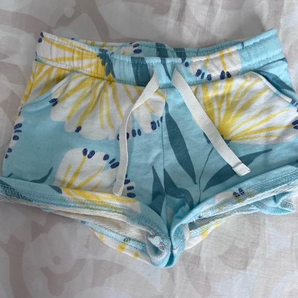 🌻3/25$ Lot of 3 pairs of baby girl shorts - 12 months Carters - Picture 1 of 7